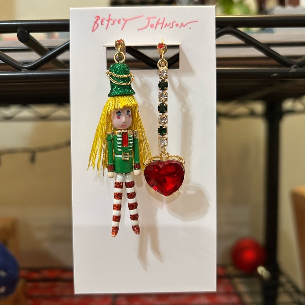 BETSEY JOHNSON Nutcracker Heart Mismatched Earrings Set Brand New With Tags - Picture 3 of 4